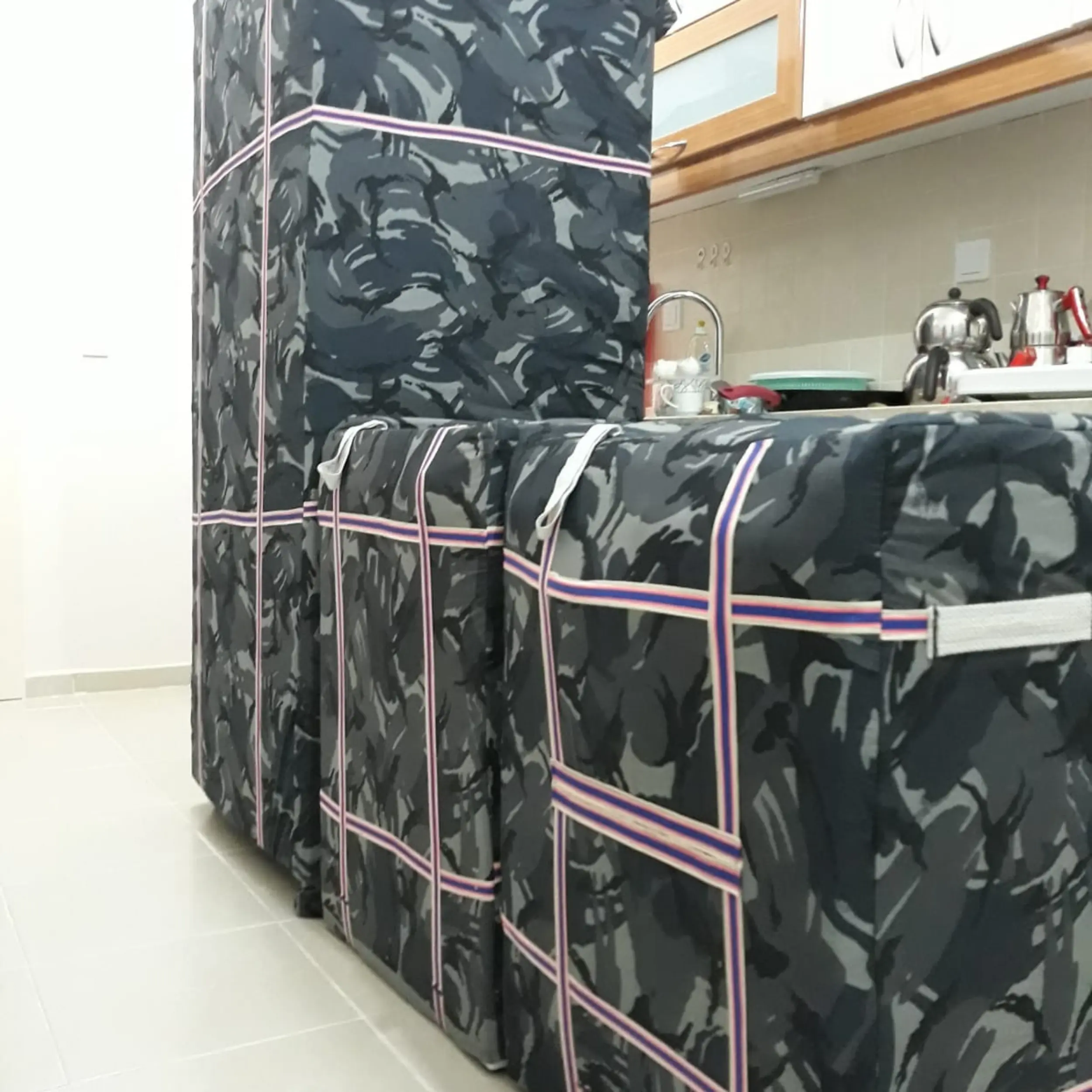 Ev için paketlenmiş taşınmaya hazır mobilyalar
