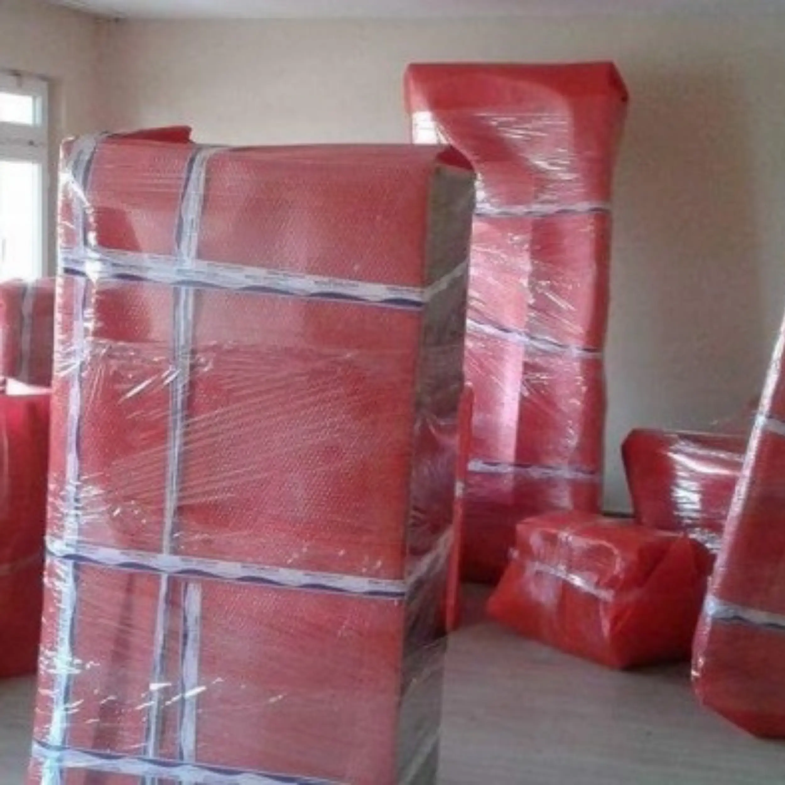 Mobilyalar Baloncuklara Sarılmış Şekilde Paketlenmiş
